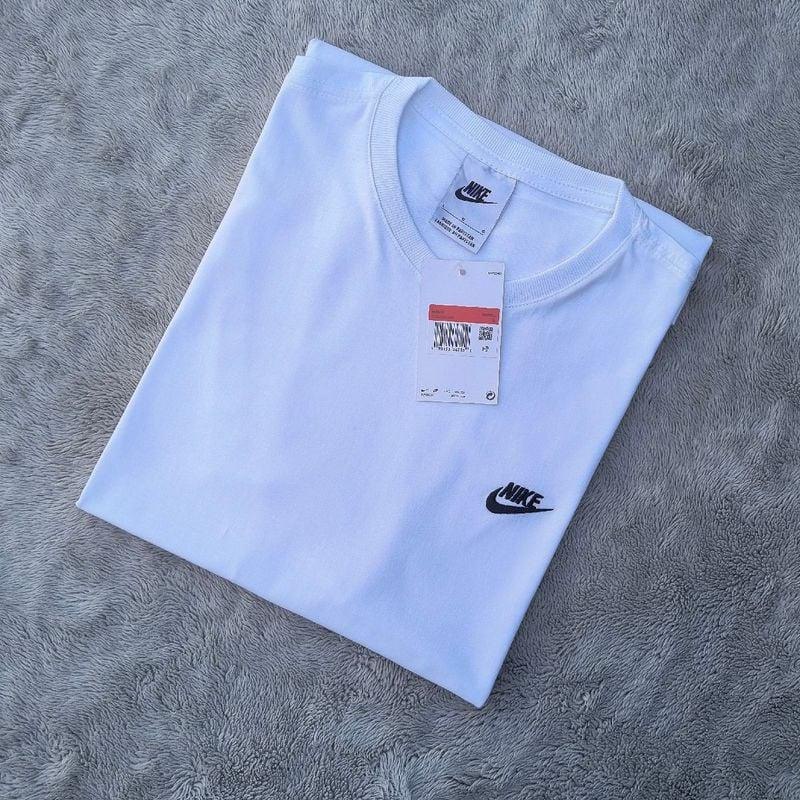 Camiseta Nike Sportswear Club Masculina