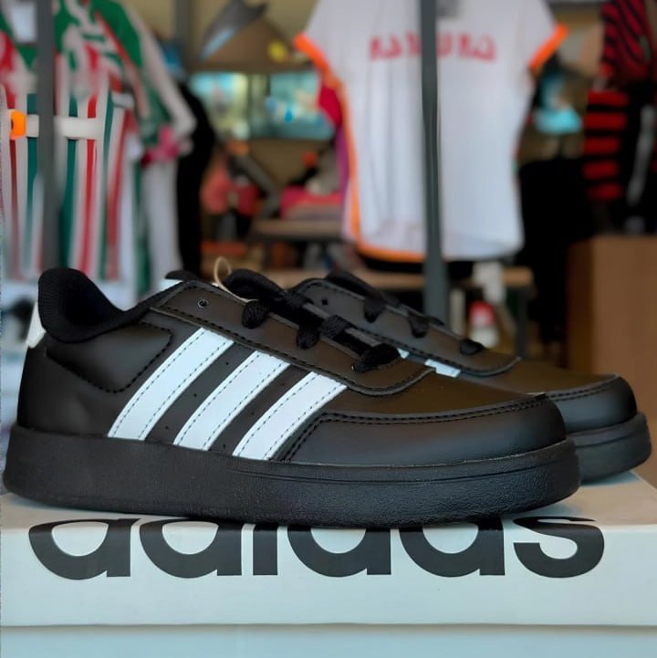 Tênis Adidas Breaknet