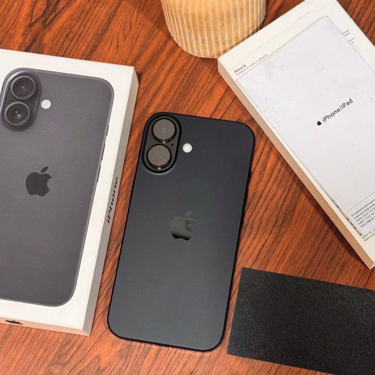 Apple iPhone 16 (128 Gb) - Preto - Distribuidor Autorizado