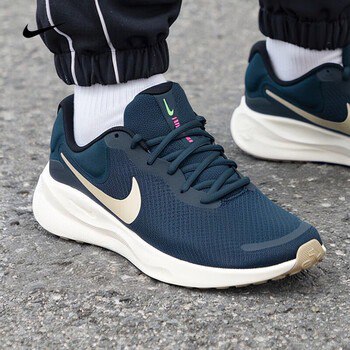 Tênis Nike Revolution 7