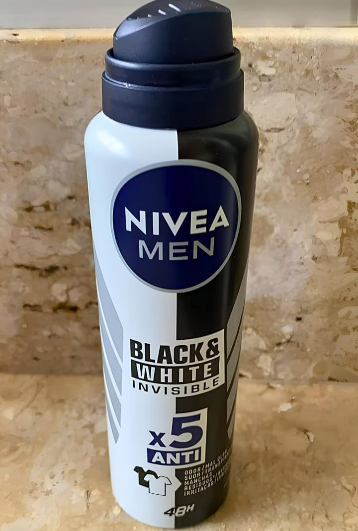 NIVEA MEN Desodorante Masculino Antitranspirante Aerossol Black & White Invisible Original...