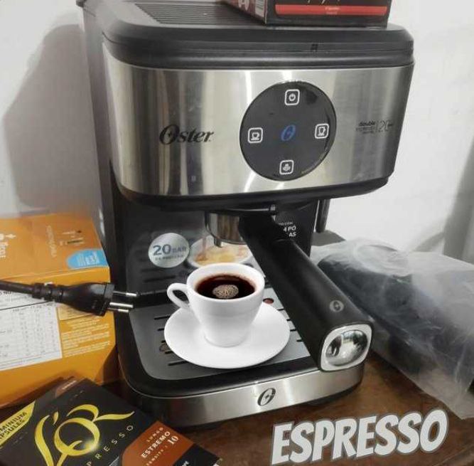 Oster CAFETEIRA ESPRESSO OCAF900 DIGITAL