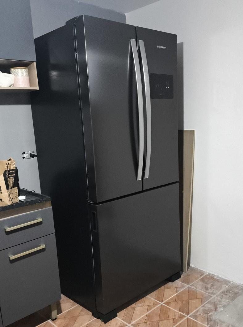 Geladeira/Refrigerador Brastemp Frost Free Side by Side Black Inox 554L BRO85AE