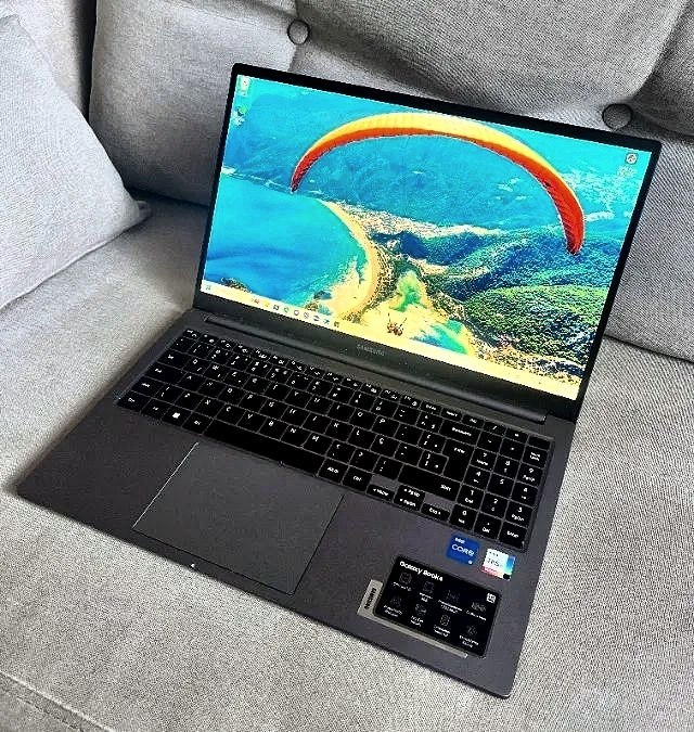 Notebook Samsung Galaxy Book4 Intel® U300 (1.20 Ghz, Até 4.4ghz, 8 Mb L3 Cache), Windows 1...