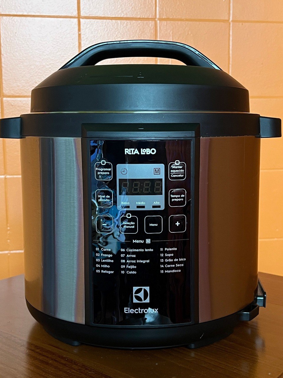 Panela pressão elétrica Electrolux digital capacidade 6L silenciosa segura 10 travas segur...